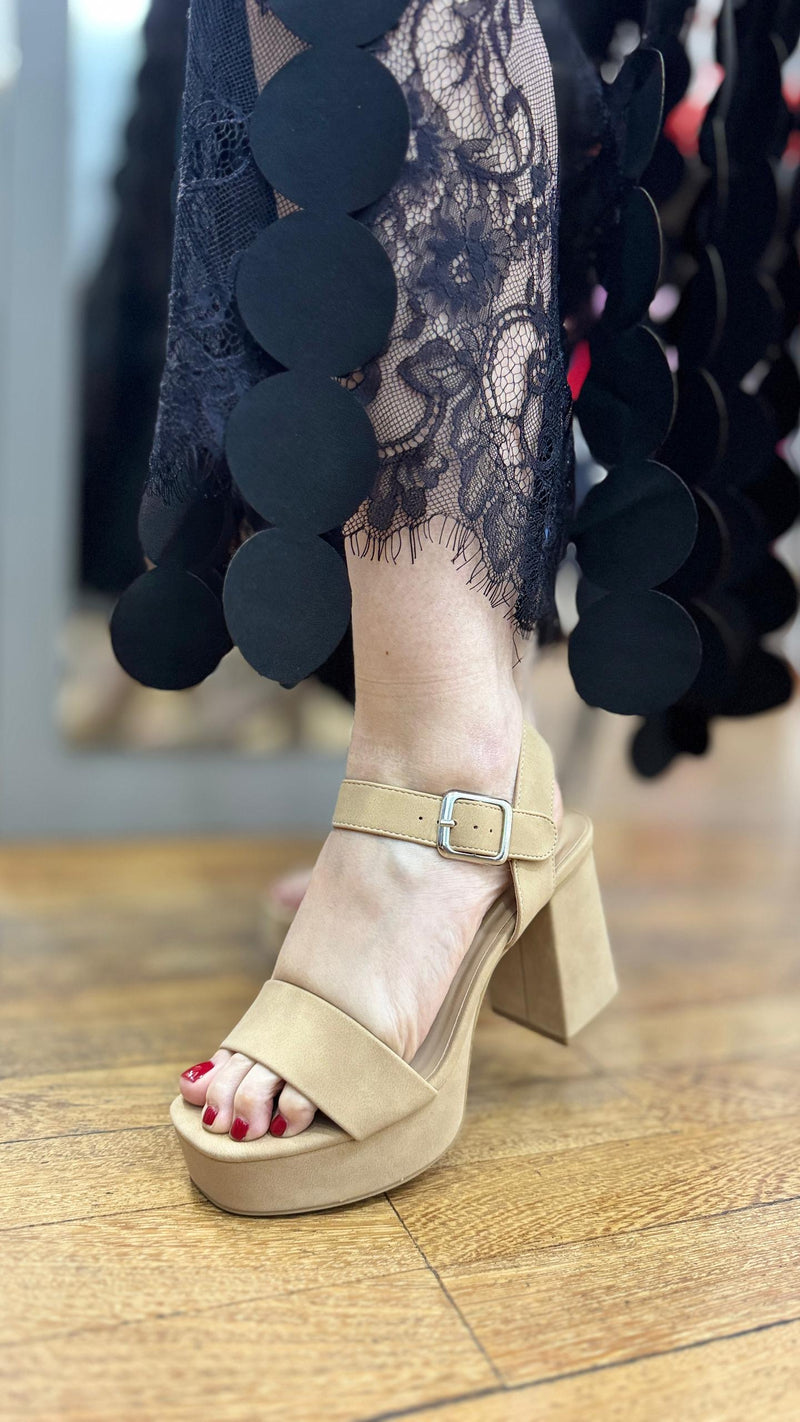 MACEY- Sandalia de tacon con hebilla beige