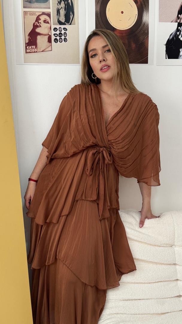 Vestidos largos con flecos y corte en V