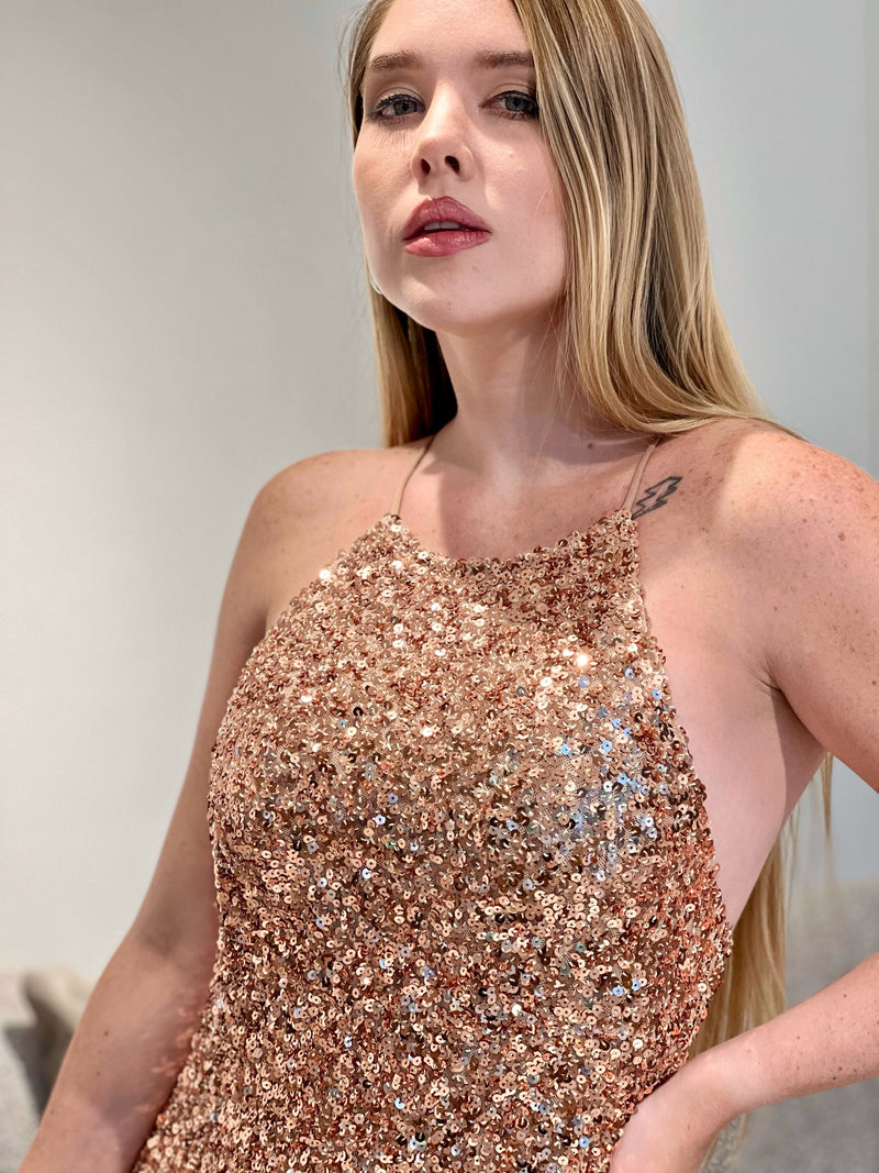 Maxi Vestido cuello alto de lentejuelas dorado