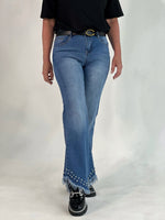 Pantalon de jeans con strass en la bota