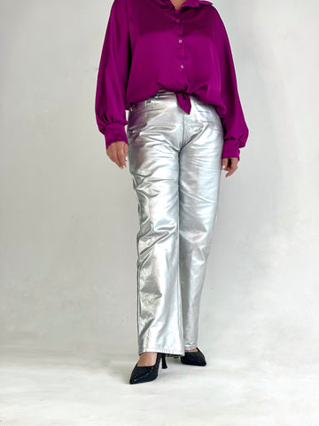 Pantalon Metalico color plateado con bota ancha