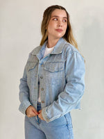 Chaqueta de jeans con pedrería brillante