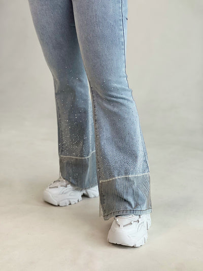 Pantalon de jeans claro con brillantes y flecos BLUEB