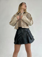 Chaqueta corta beige de flecos