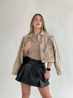 Chaqueta corta beige de flecos