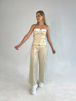 Conjunto de pantalon con corset en beige