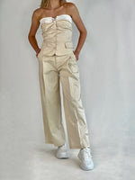 Conjunto de pantalon con corset en beige