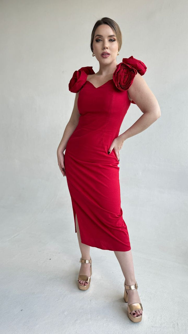 Vestido con rosas en la manga