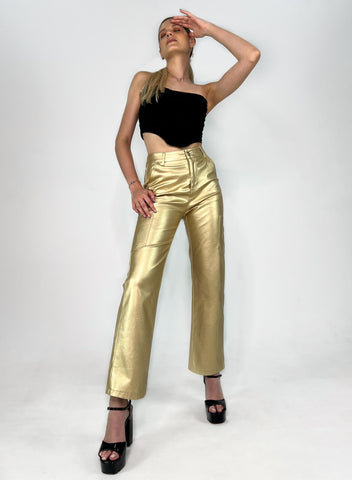 Pantalones de cuerina tipo cargo Dorado