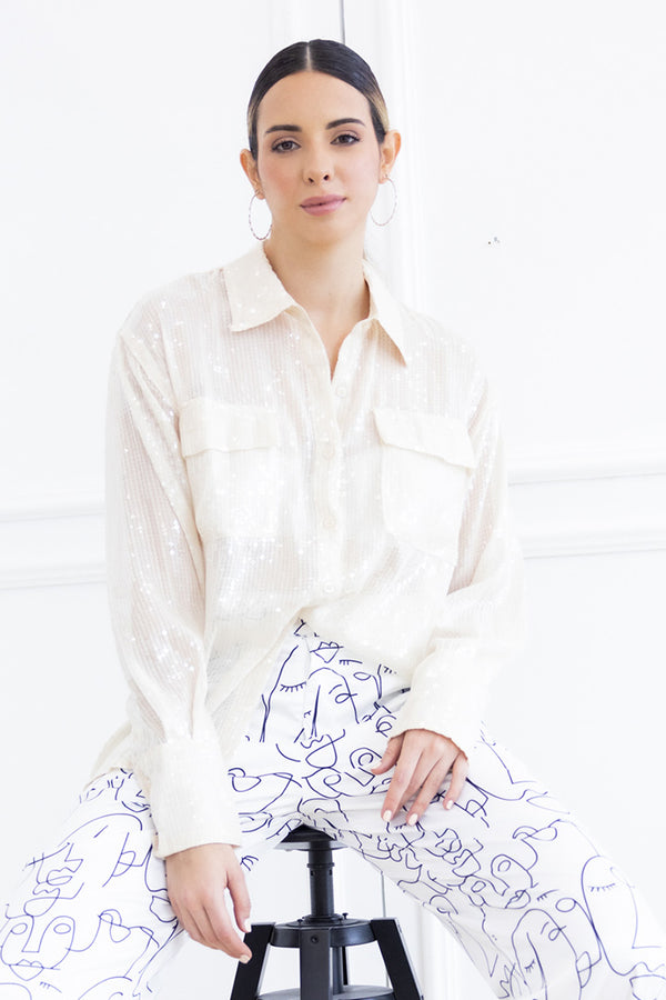 Blusa de lentejuela crema de botones y bolsillo